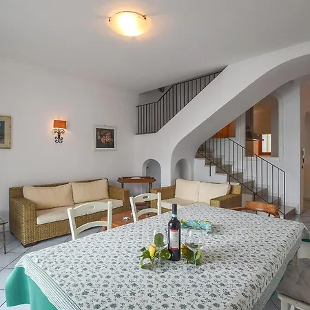 Apartment Cozy In With House Sea View